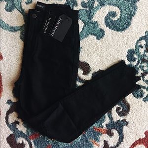 ✨FASHION NOVA well played jeans✨